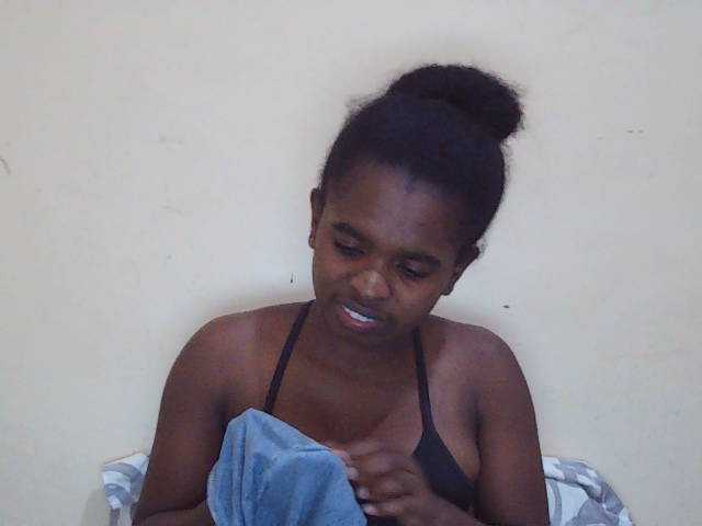 Sweetdiva2 live cam on BongaCams