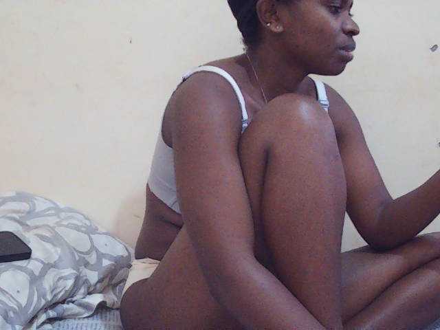 Sweetdiva2 live cam on BongaCams
