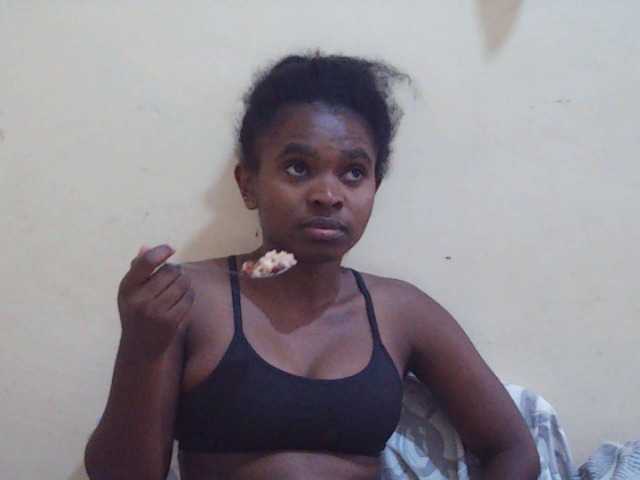 Sweetdiva2 webcam bongacams model stream image