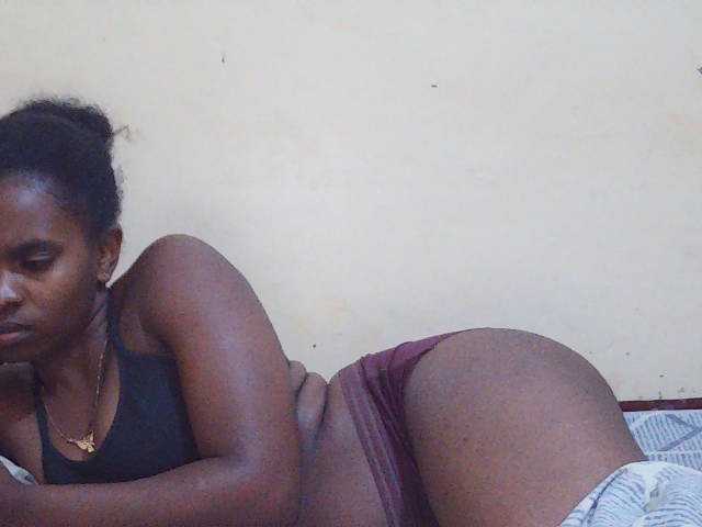 Sweetdiva2 live cam on BongaCams