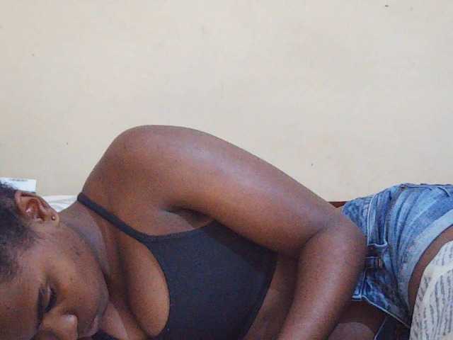 Sweetdiva2 live cam on BongaCams