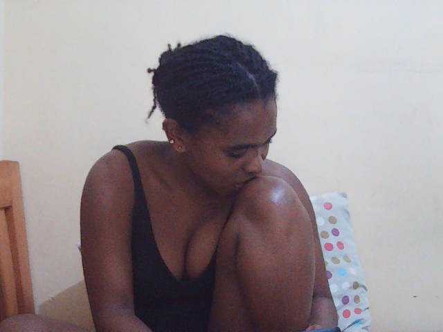 Sweetdiva2 live cam on BongaCams