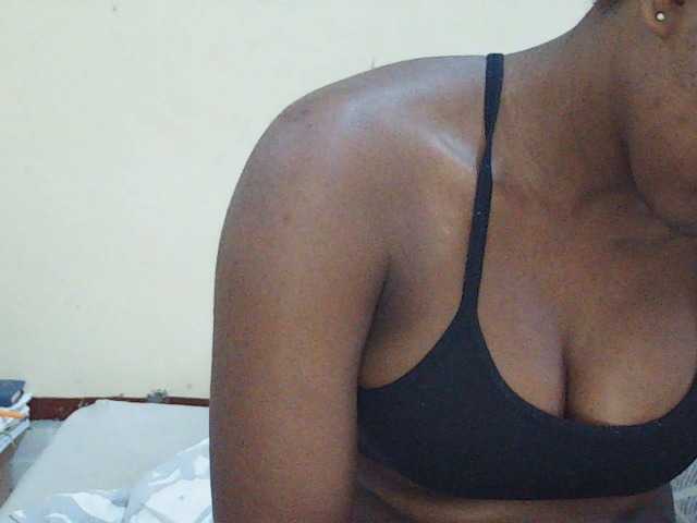 Sweetdiva2 live cam on BongaCams