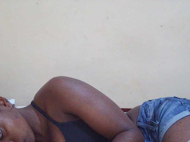 Sweetdiva2 live cam on BongaCams