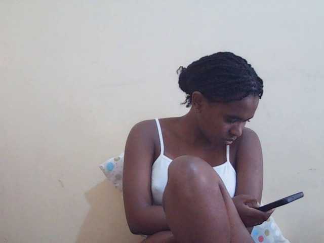 Sweetdiva2 live cam on BongaCams