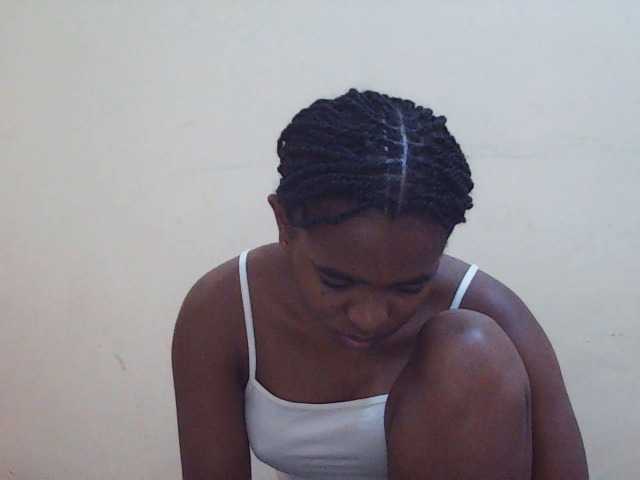 Sweetdiva2 live cam on BongaCams