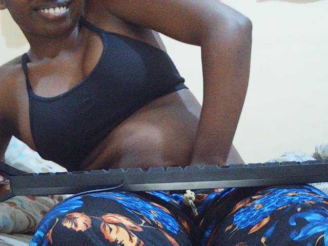 Sweetdiva2 live cam on BongaCams