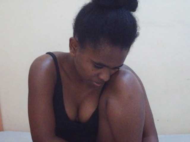 Sweetdiva2 live cam on BongaCams