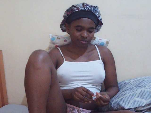 Sweetdiva2 live cam on BongaCams