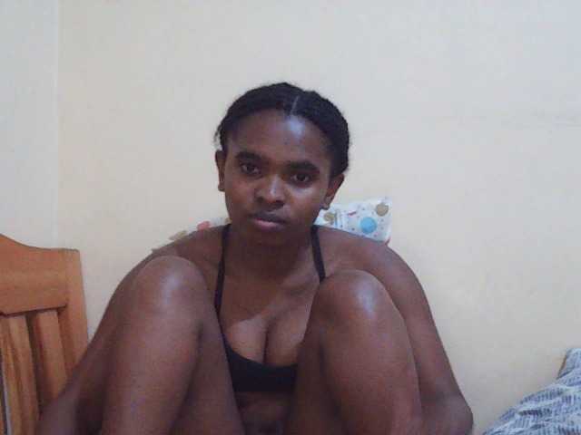 Sweetdiva2 live cam on BongaCams