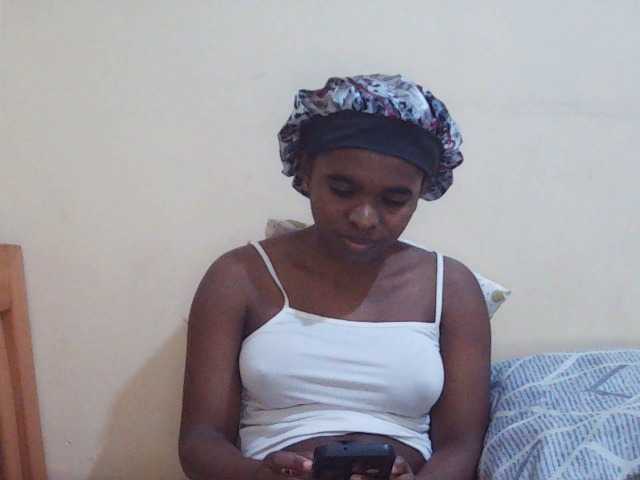 Sweetdiva2 live cam on BongaCams