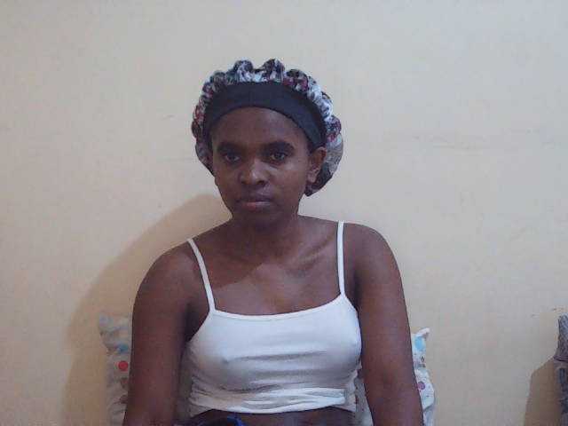 Sweetdiva2 live cam on BongaCams