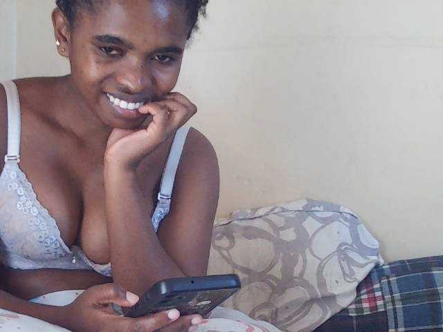 Sweetdiva2 live cam on BongaCams