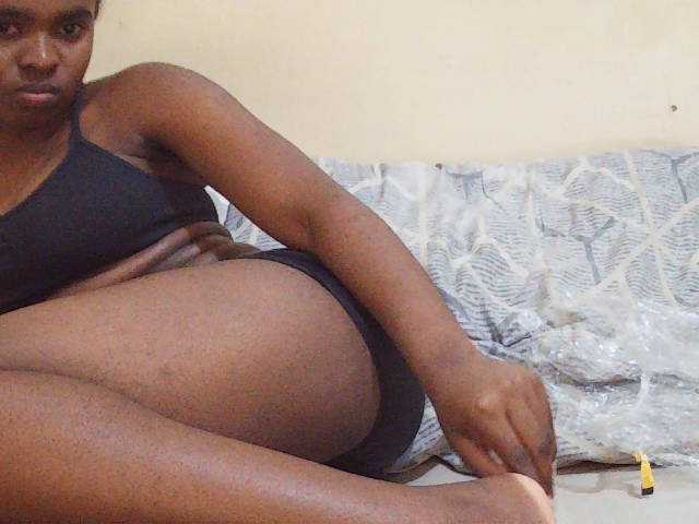 Sweetdiva2 live cam on BongaCams