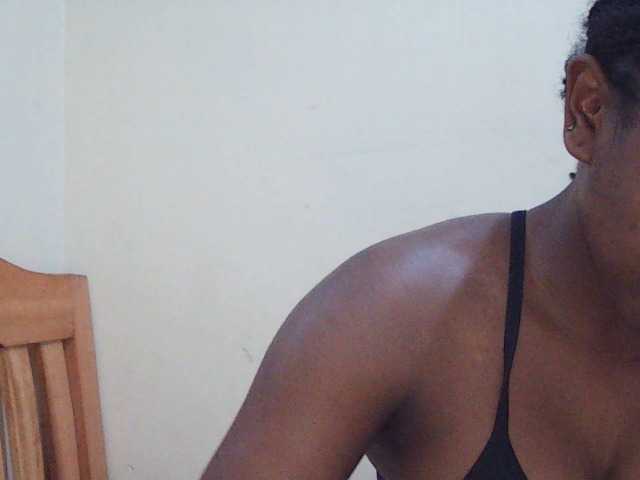 Sweetdiva2 live cam on BongaCams