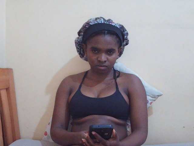 Sweetdiva2 live cam on BongaCams