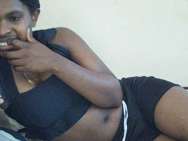 Sweetdiva2 live cam on BongaCams