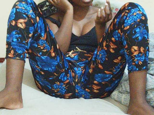 Sweetdiva2 live cam on BongaCams