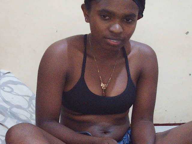 Sweetdiva2 live cam on BongaCams