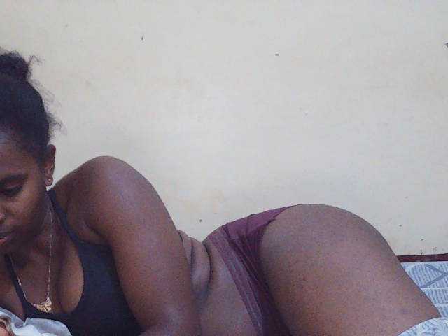 Sweetdiva2 live cam on BongaCams