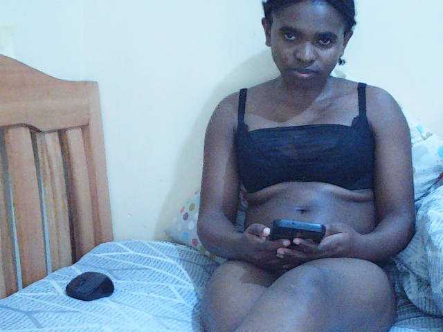 Sweetdiva2 live cam on BongaCams