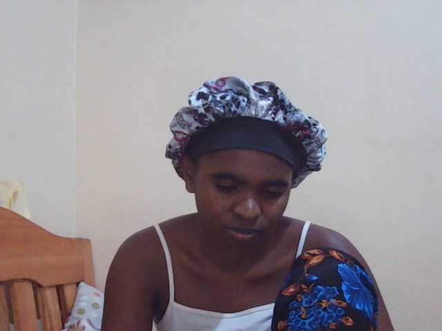 Sweetdiva2 live cam on BongaCams