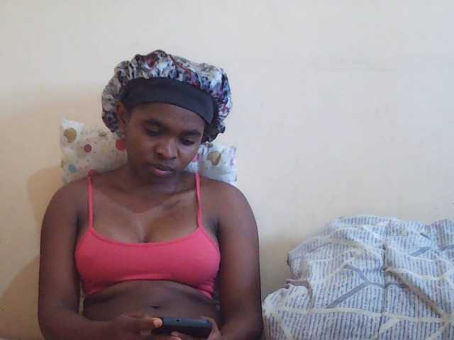 Sweetdiva2 live cam on BongaCams