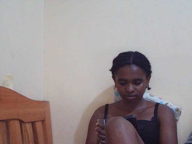 Sweetdiva2 live cam on BongaCams