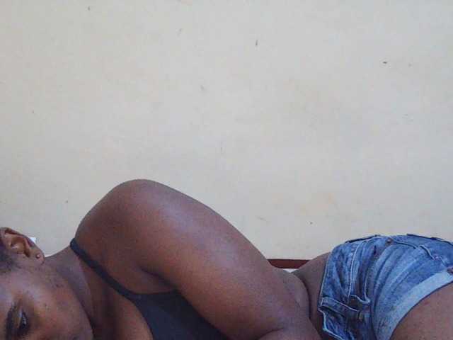 Sweetdiva2 live cam on BongaCams