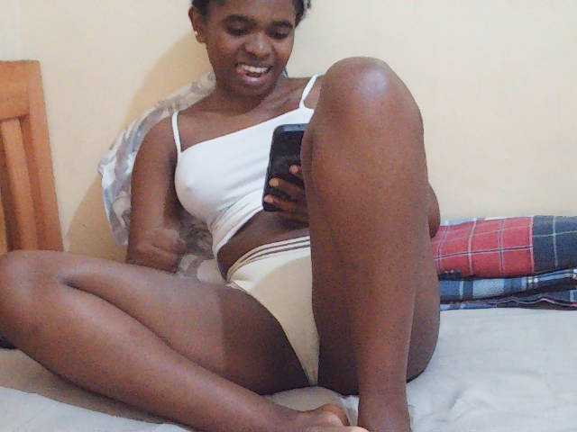 Sweetdiva2 live cam on BongaCams