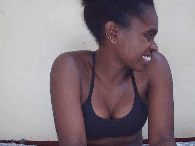 Sweetdiva2 live cam on BongaCams