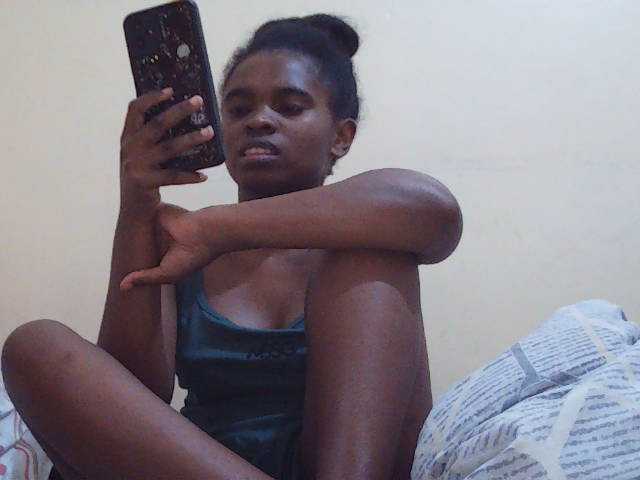 Sweetdiva2 live cam on BongaCams