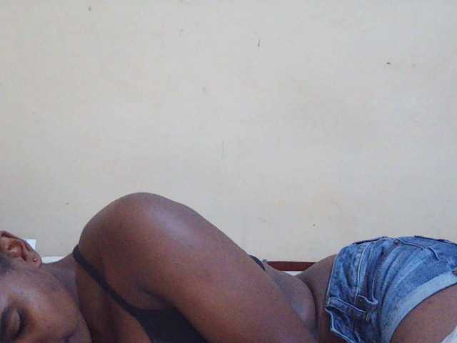 Sweetdiva2 live cam on BongaCams
