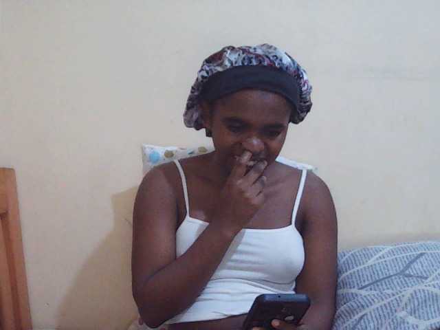 Sweetdiva2 live cam on BongaCams