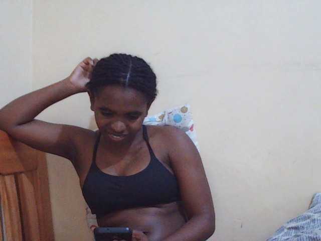 Sweetdiva2 live cam on BongaCams