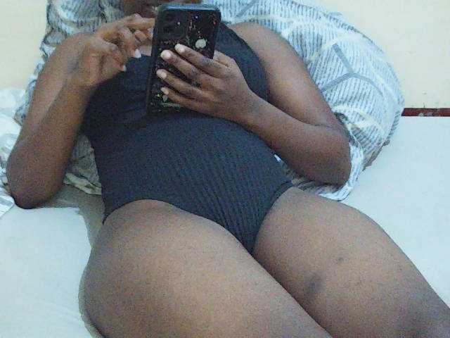 Sweetdiva2 live cam on BongaCams