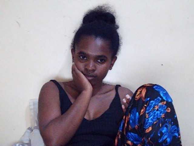 Sweetdiva2 live cam on BongaCams