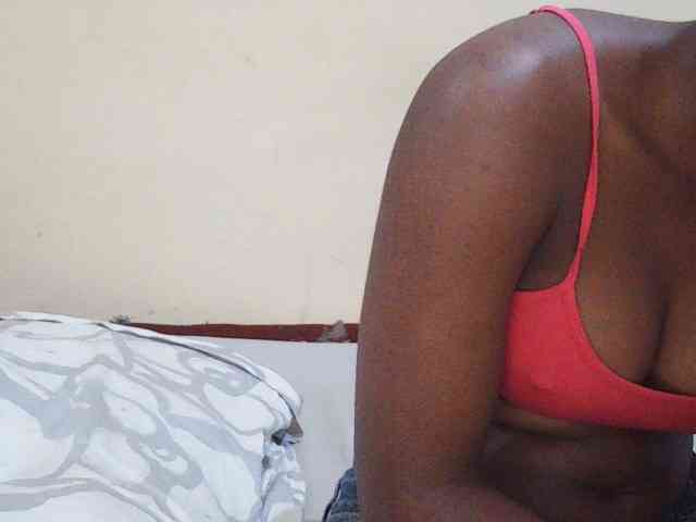 Sweetdiva2 Live Webcam on BongaCams