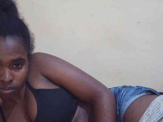 Sweetdiva2 Live Webcam on BongaCams