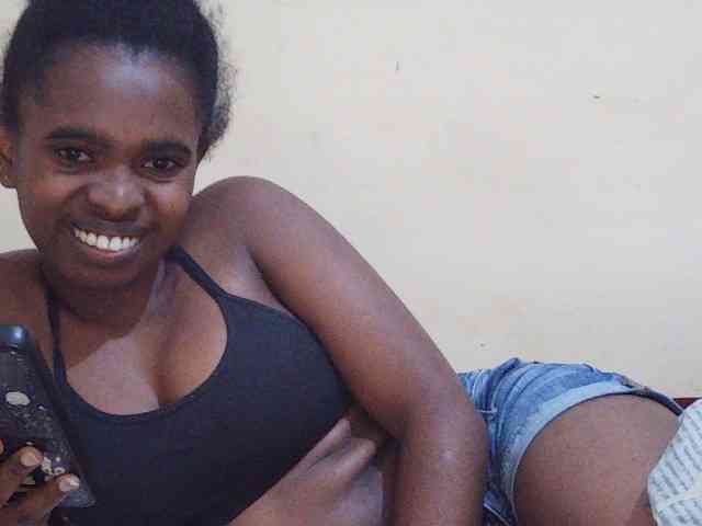 Sweetdiva2 Live Webcam on BongaCams