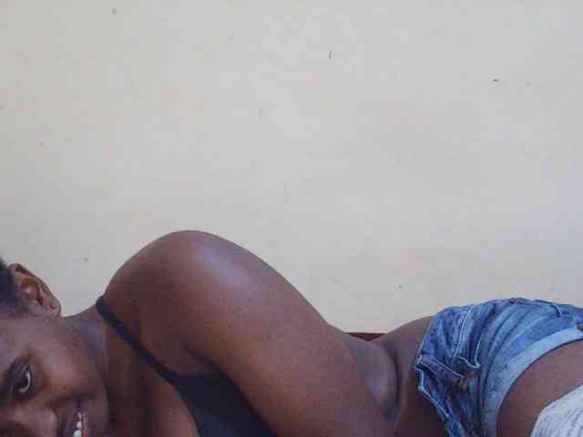 Sweetdiva2 Live Webcam on BongaCams
