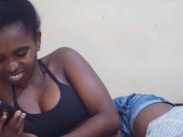 Sweetdiva2 Live Webcam on BongaCams