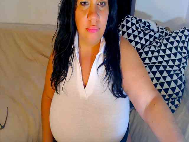 Your_hot_Escape webcam