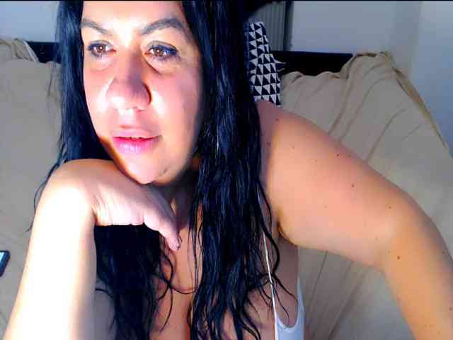Your_hot_Escape webcam