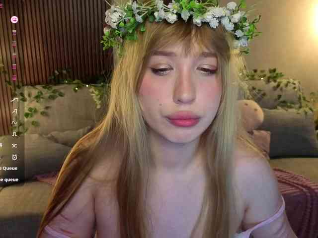 linaloon Live Webcam on BongaCams