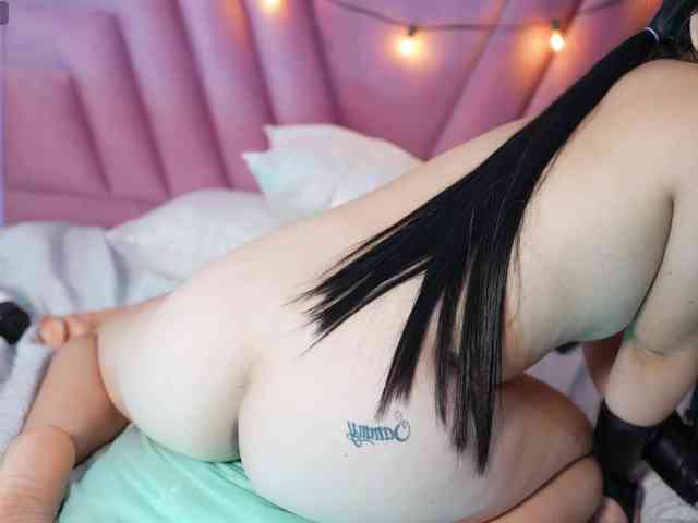 naughtyyindiann's live room