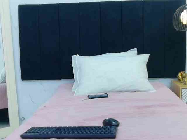 naughtyyindiann webcam