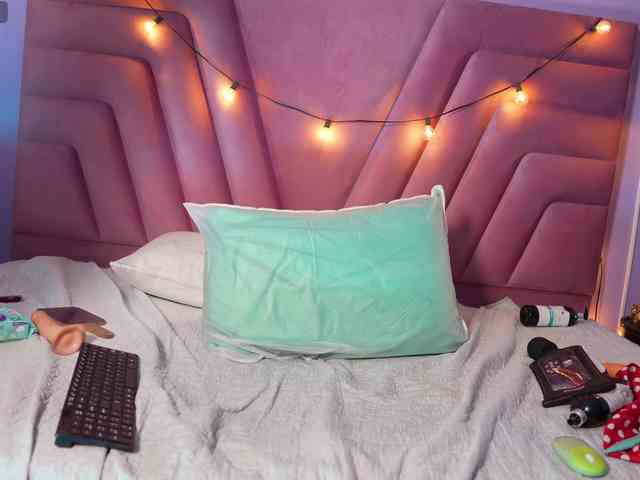 naughtyyindiann webcam
