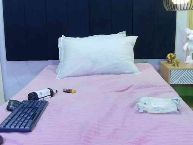 naughtyyindiann webcam