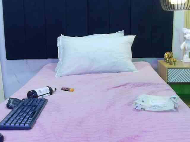 naughtyyindiann webcam